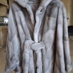 Never worn. Grey, Mink Coat Sagafurs