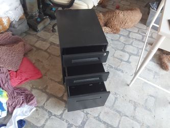 Black filing cabinet w/key 3 drawers like new