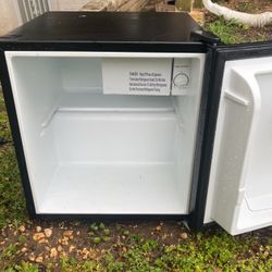 Mini Fridge 