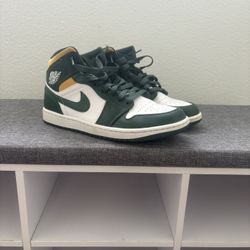 Jordan 1 Mid “sonics”