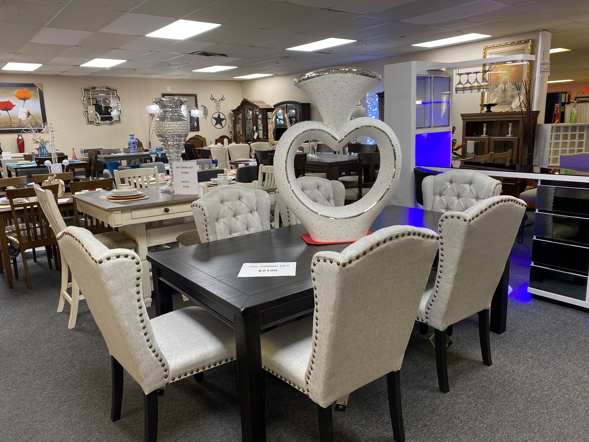 7PC Dining Set and Hearth Shape Vase