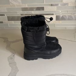 Snow Boots Kids Size 12. Youth 12