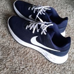 Nike shoes - Men's Size 9 US