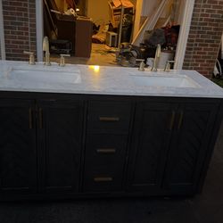 new vanity, never used. Comes with two gold faucets and a drain. In excellent condition.