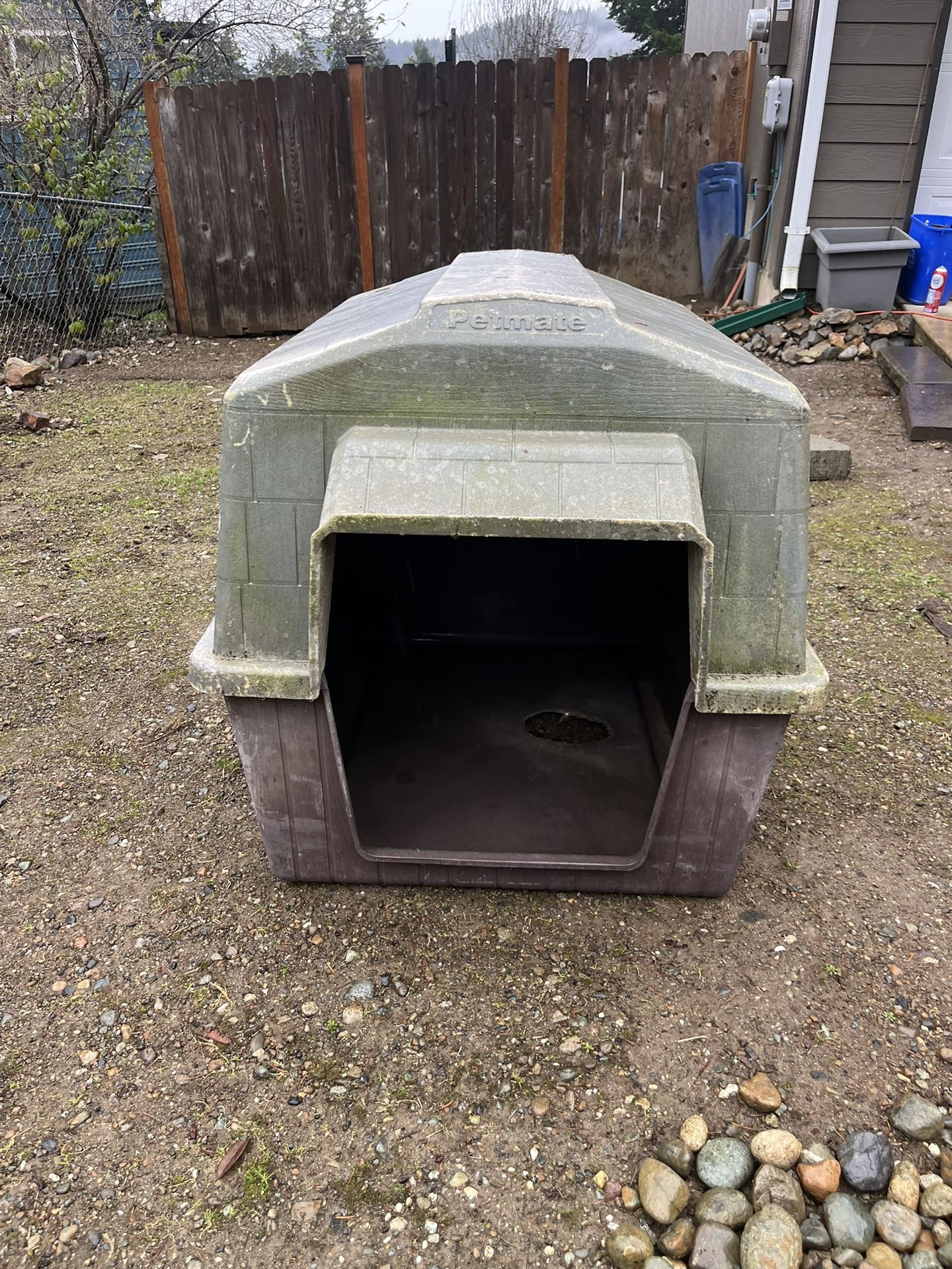 Huge Dogloo Dog House