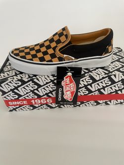 VANS CLASSIC SLIP-ON Size 4.0 Men / 5.5 Women .