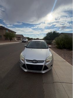 2014 Ford Focus SE Hatchback (5D) – $2000 OBO