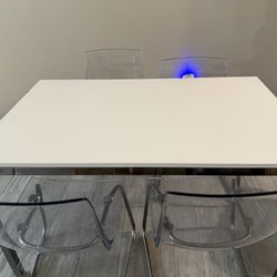 Table with 4 Chairs