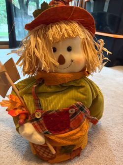 Fall Scarecrow Decorative Figure