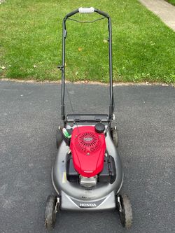 Honda Self-Propelled Lawn Mower  (No bag)