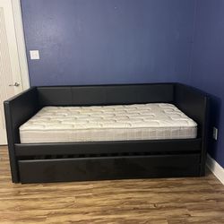 Black leather Daybed w/ Trundle & Twin Mattress