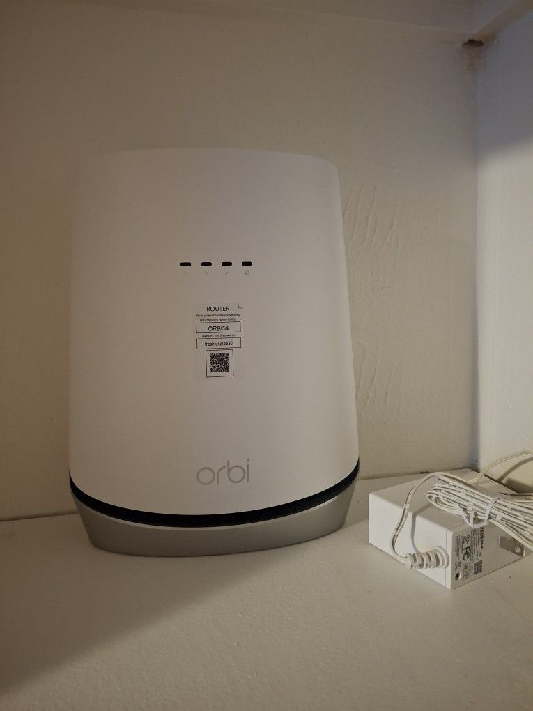 Orbi CBR750, Cable Modem Router Wifi 6 AX4200 Como Nuevo
