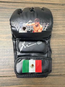 🥊 Yair Rodriguez Beckett Witnessed Autographed UFC Glove 🇲🇽