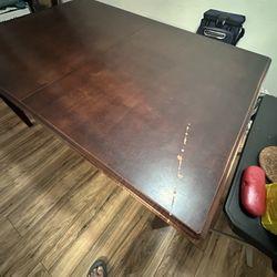 Free Extendable Dining table