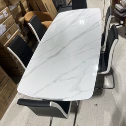 ❤️‍🔥 Length 94 Width 44 Dining room table, the table is made of marble and equipped with 6 chairs $620