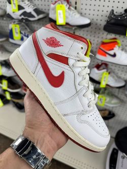 AIR JORDAN 1 MID SE DUNE RED SIZE 6Y USED