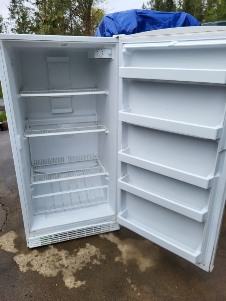 Maytag 15 C.F. UPRIGHT FREEZER