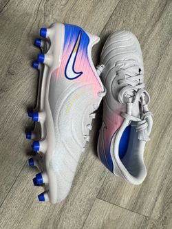 NIKE JUIARRO TIEMPO SOCCER CLEATS - Junior size 5.5