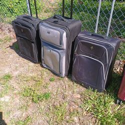 NICE LARGE PULL ALONG LUGGAGE 