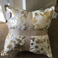 NEW~2 Elegant Gold Metallic Leaf Pattern Decorative Ivory Throw Pillows~20 x 20~New with Tags