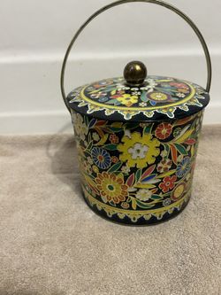 Vintage Dahner England Cookie Tin With Handle, Floral Textured Measures 6 1/2” (W), 5 1/2” (H)