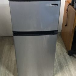 Magic Chef 2 Door Stainless Steel Refrigerator For Sale.