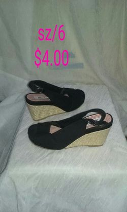 SKECHERS Peep-Toe Wedges (sz6)