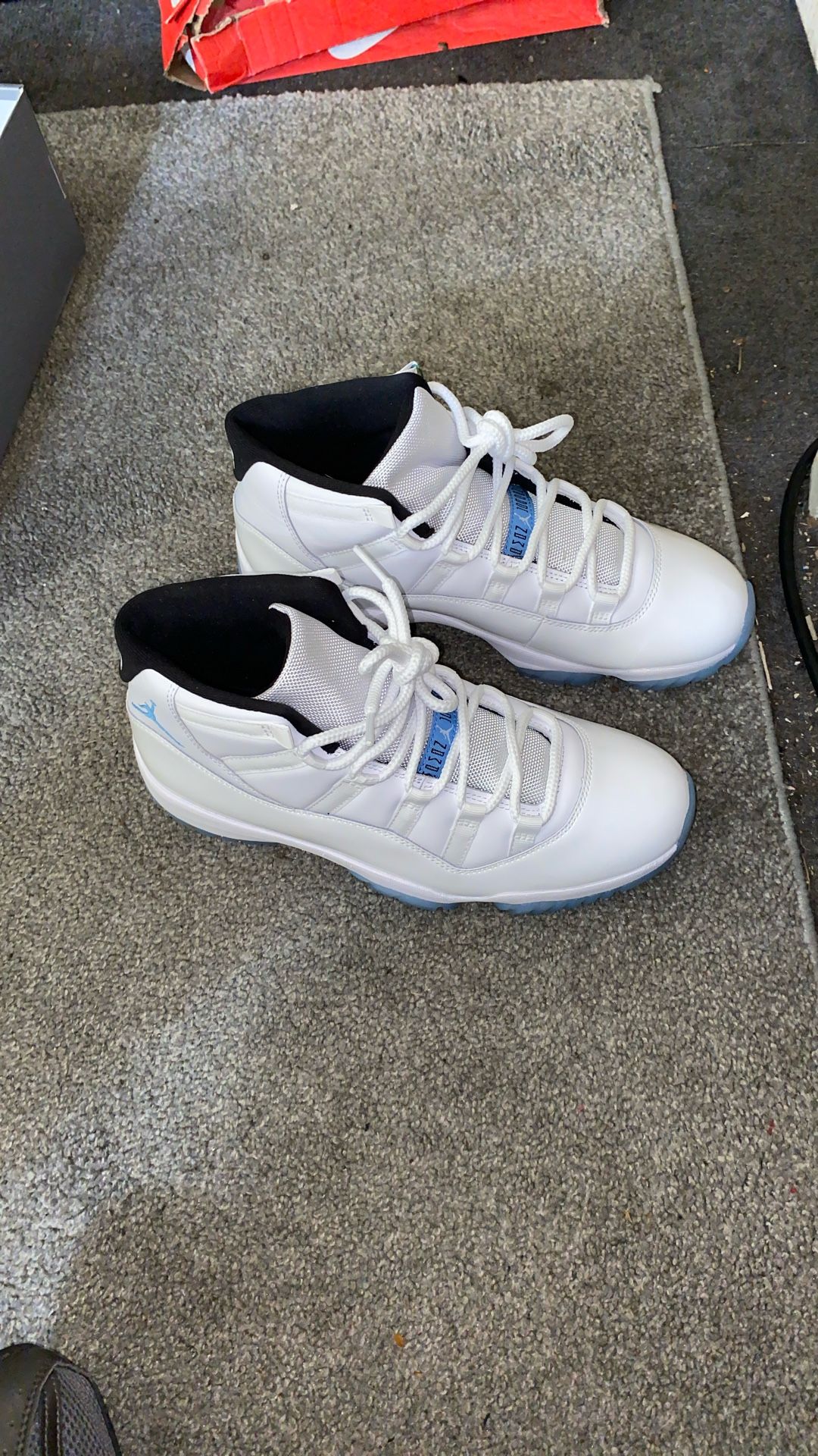 Jordan 11 Legend Blues Size 10 