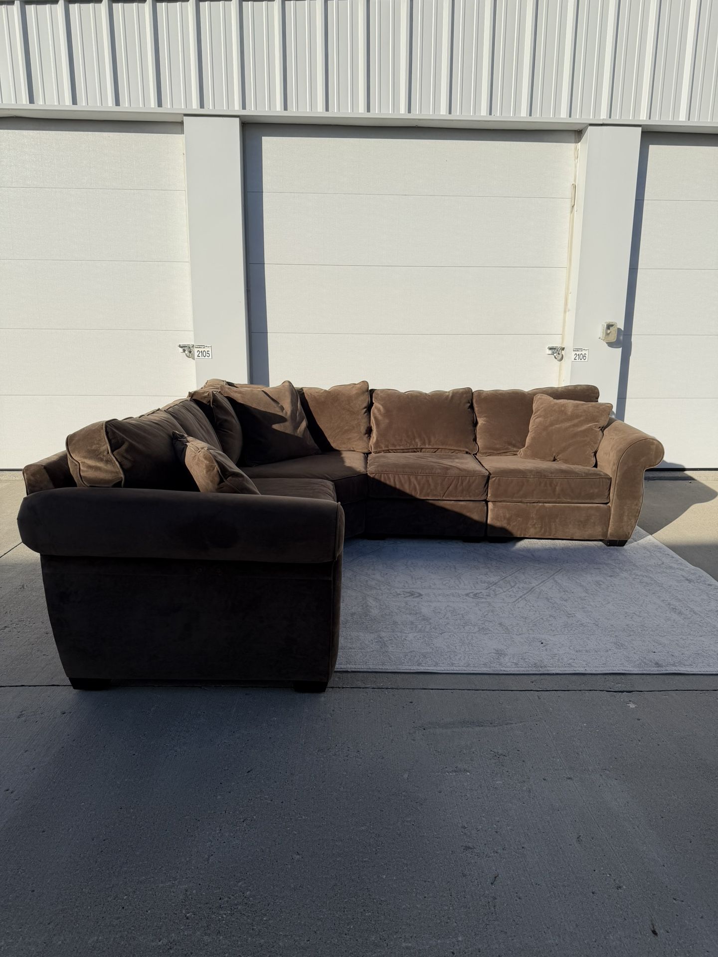 Brown Sectional Couch (🚚Free Delivery🚚)