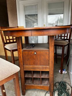 Round Hightop Table