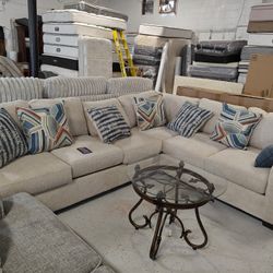 New sectional 🚚 we can deliver 🚚

$39 initial payment 

Total price $1199