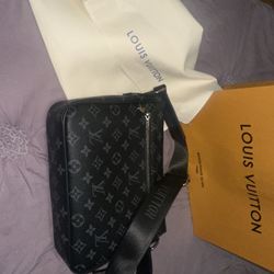 Louis Vomitón Messenger Bag MP 