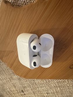 Apple AirPods 3 with Charging Case