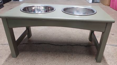 ELEVATED DOUBLE DOG/PET FEEDER STATION