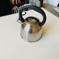 Chantal Vintage Antique kettle with whistle. High grade 18/8 stainless steel. Excellent condition. Bargain price. 2Qt /1.9L functional capacity. 9.5” 