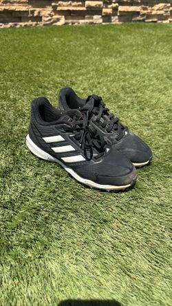 Baseball cleats