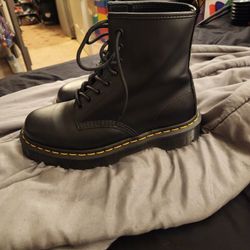 Doc Martens (BASICALLY NEW)