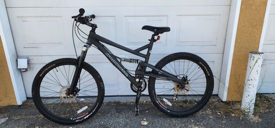 IRONHORSE WARRIOR TRAIL VINTAGE FULL SUSPENSION BIKE ALL BLACK 26" BYCICLEIRONHORSE WARRIOR TRAIL VINTAGE FULL SUSPENSION BIKE ALL BLACK 26" BYCICLE