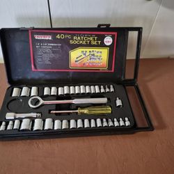 1/4 Inch And 3/8 Inch  SAE and Metric Socket Set 