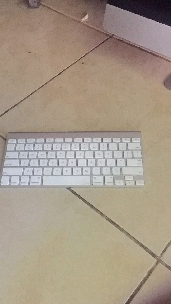 Apple Bluetooth Keyboard Good Condition