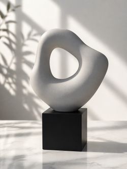 Beautiful Modern Decor Sculpture – Like New
