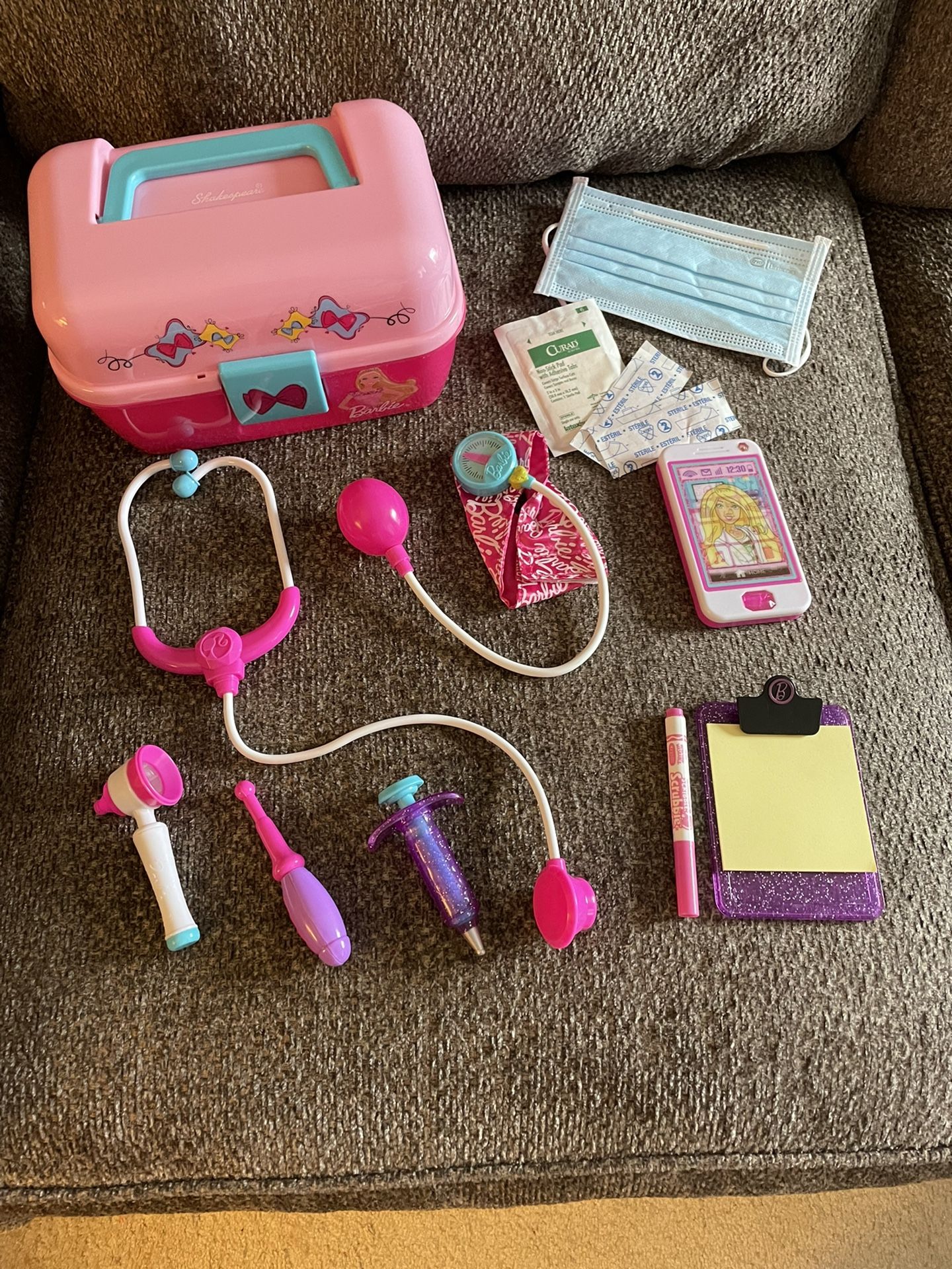 Barbie pretend doctors kit toy set