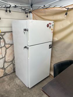 Fridge Refrigerator with locks white very nice pickup in Glendora CA