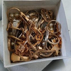 Estate Gold Unsearched Jewelry