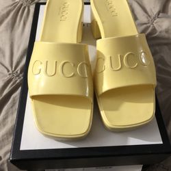 Gucci Women Size 6