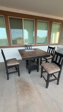 Table 4 chairs