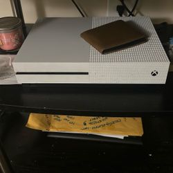 Xbox One With 3 Brand New Wireless Controllers 