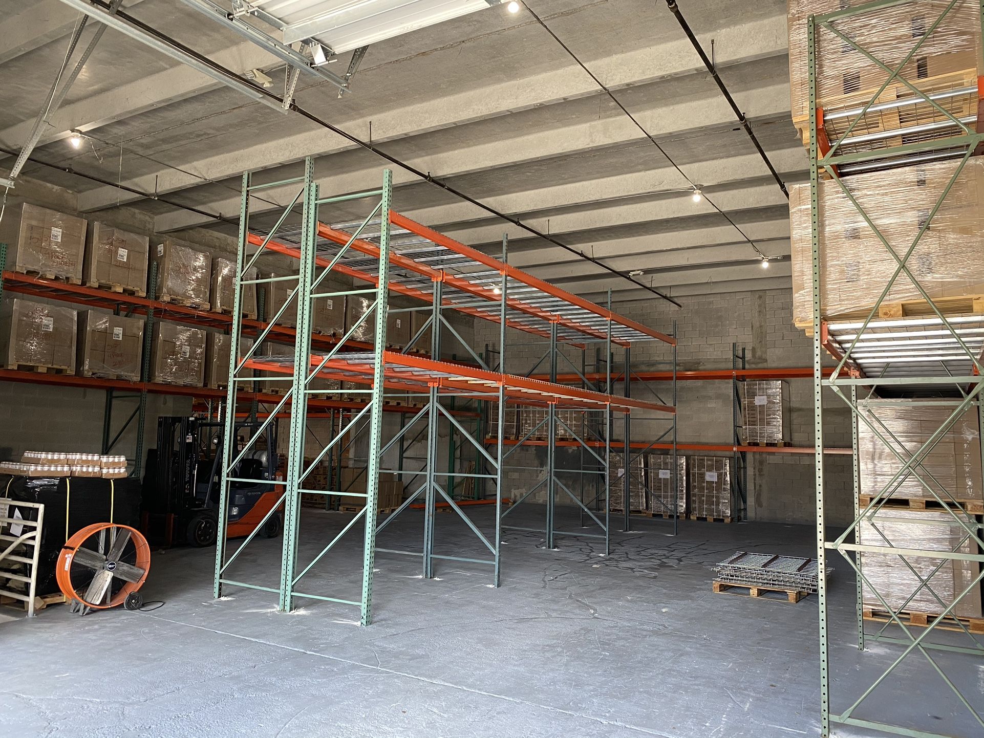 16ft Heavy Duty Pallet Rack Sections for Sale in Miami, FL - OfferUp