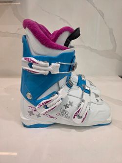 Ski boots 22 / 22.5 kids size 2 / 3