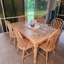 Estate Sale- Solid Wood Dinning Room Table With 6 Chairs